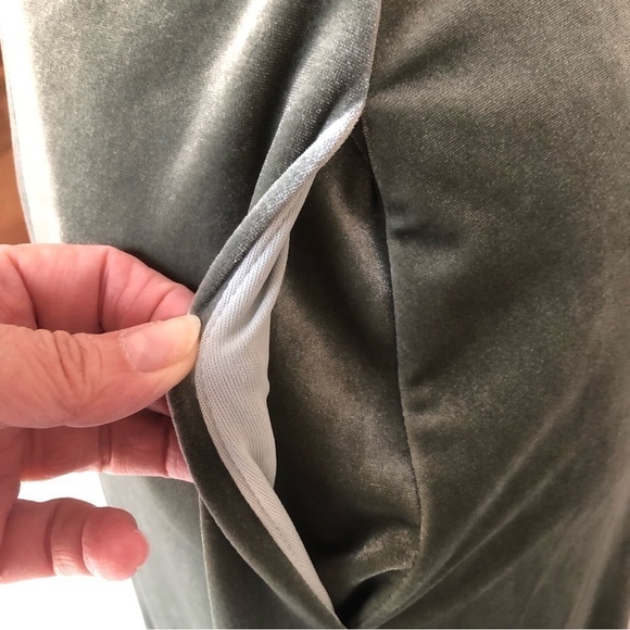 Lovely Womens Sage Green Velvet A-line High Slit Gown Size 4 - Picture 9 of 16